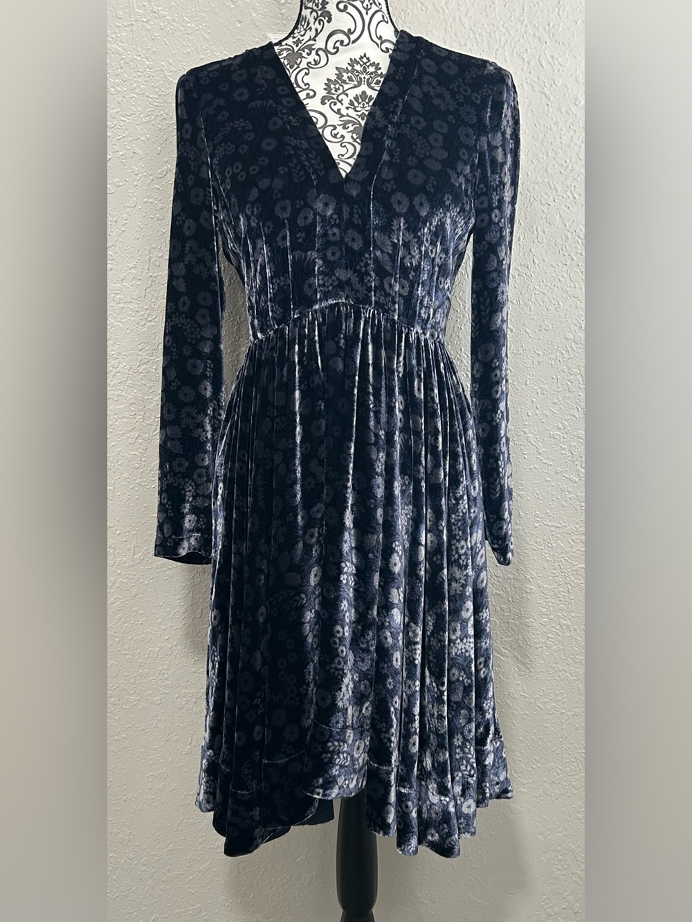 Rebecca Taylor Liane Velvet Navy Dress 
Size 2
